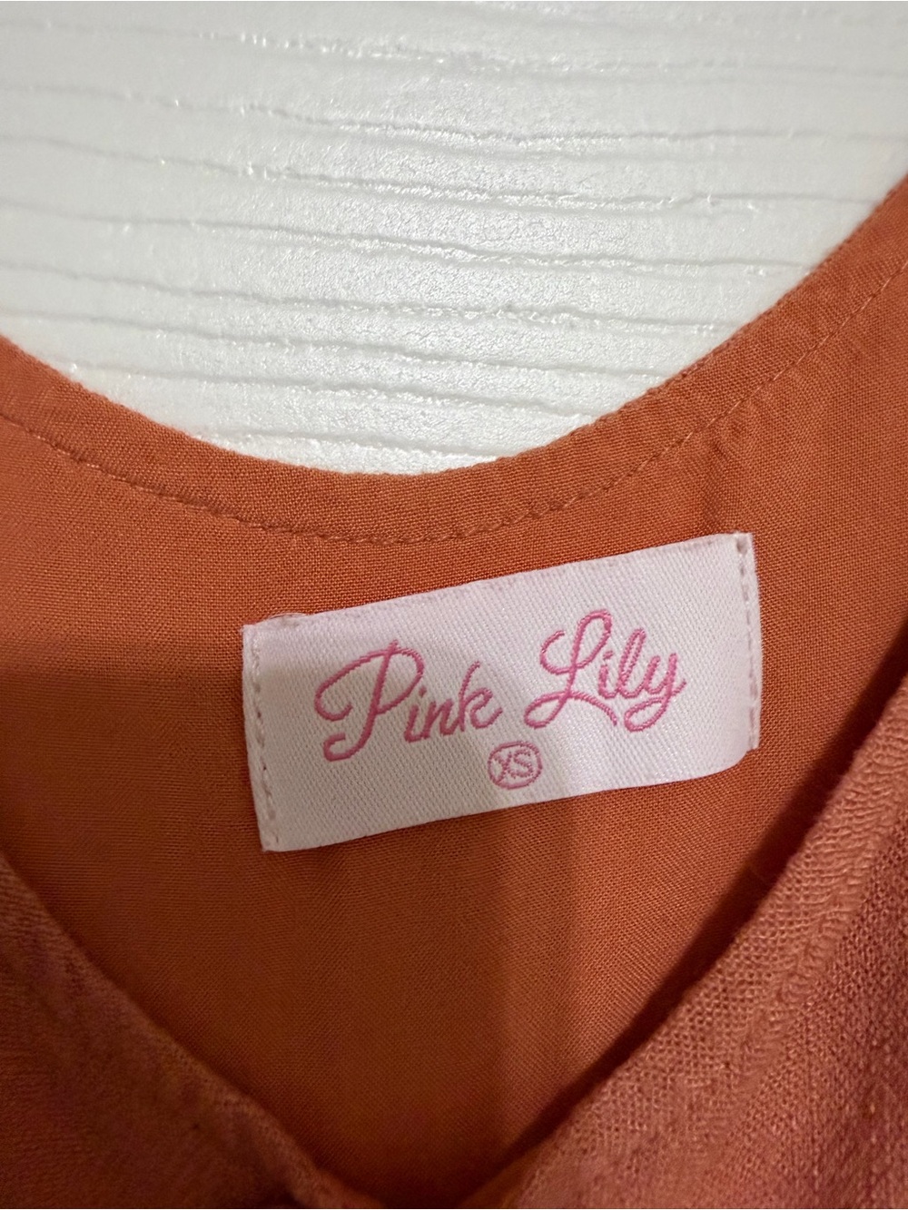 Pink Lily Terracotta V-Neck Sleeveless Romper size XS - Picture 2 of 3